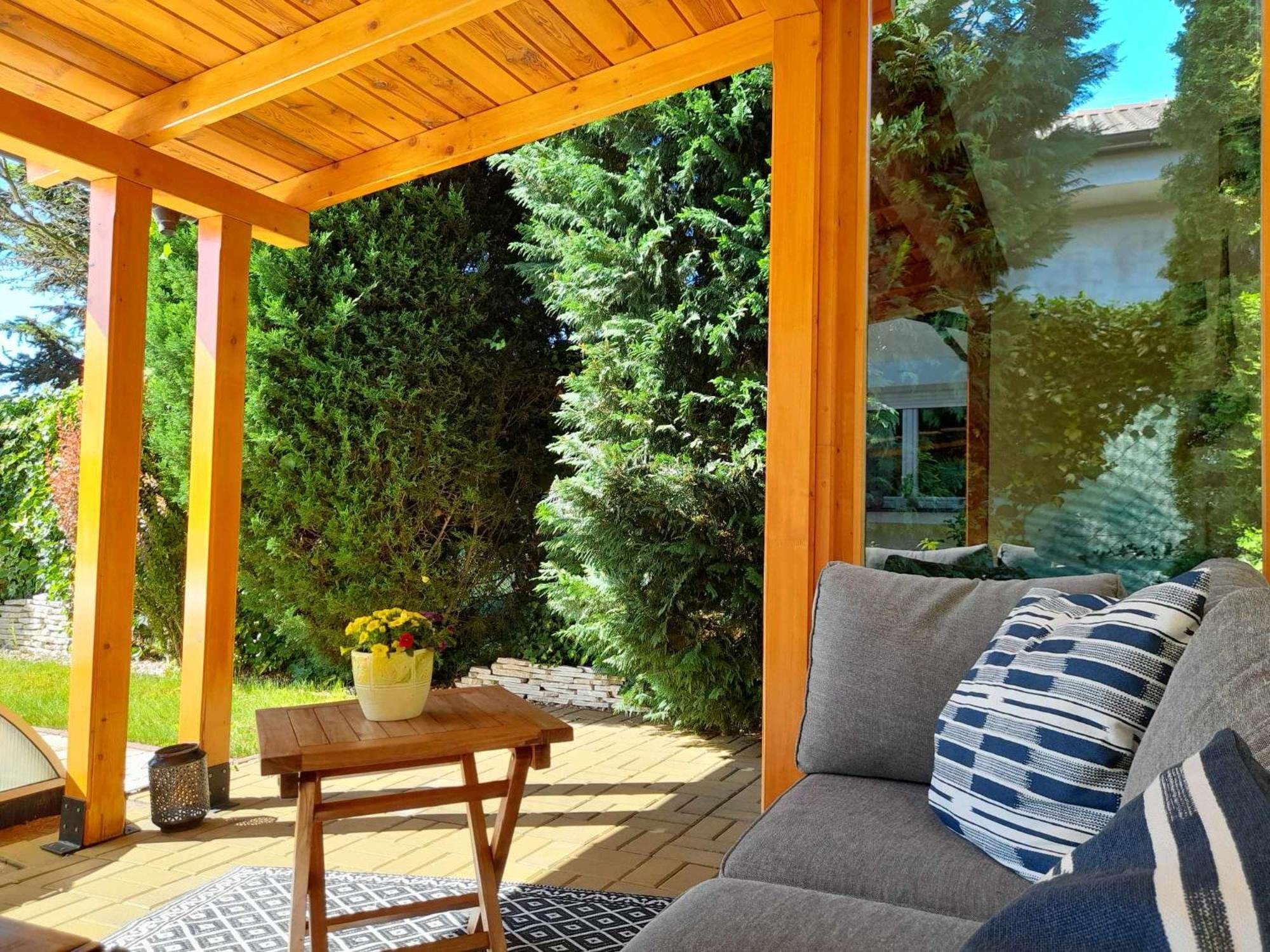Canadian Style House With 3D Effect Pool Vinosady 外观 照片