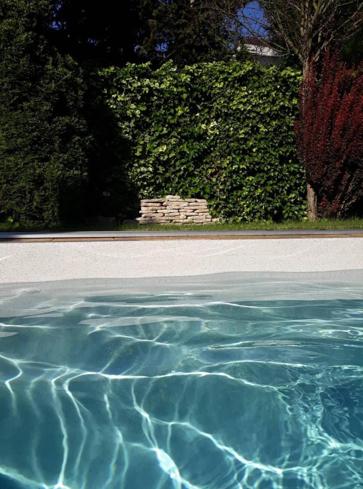 Canadian Style House With 3D Effect Pool Vinosady 外观 照片